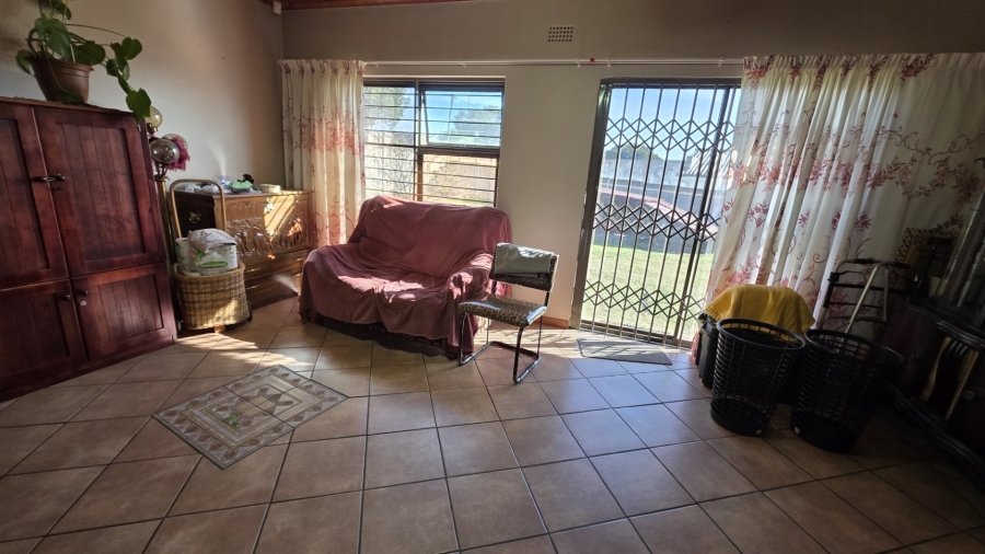 4 Bedroom Property for Sale in Heiderand Western Cape